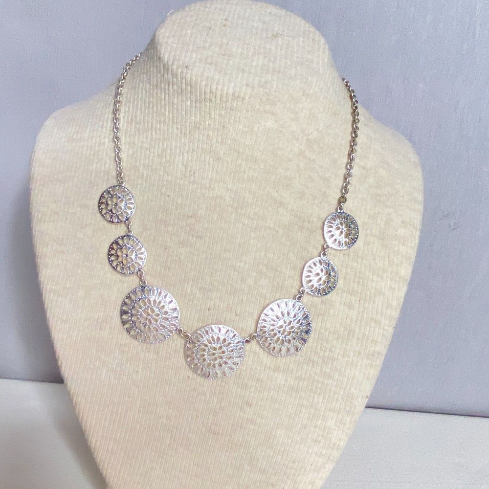 💎Talbots Open Work Choker Necklace Platinum Tone Discs